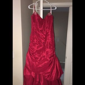 Gorgeous red size 8 David bridal prom dress